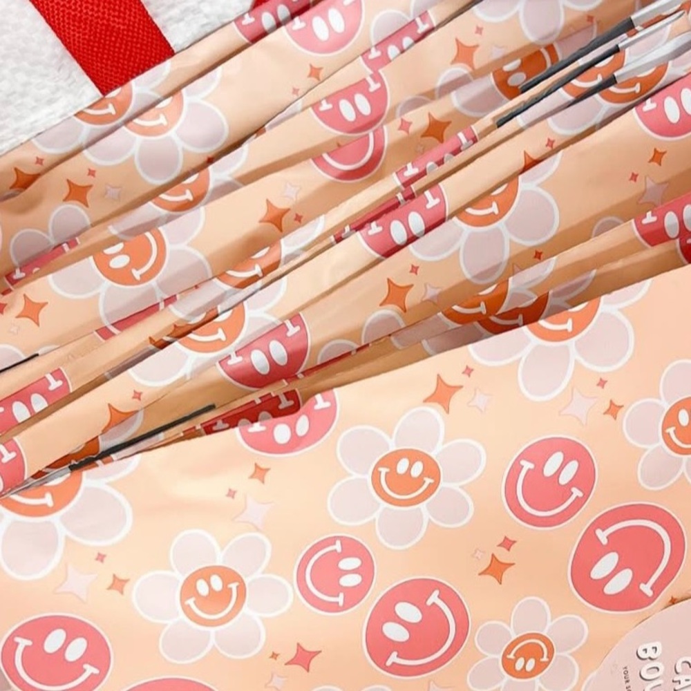 Smiles in Pink Poly Mailers 10x13 Pack of 25 - Picture 6 of 9